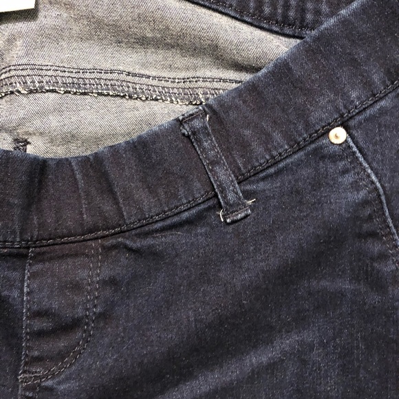 Jessica Simpson Maternity Jeans. Size small - Picture 2 of 3